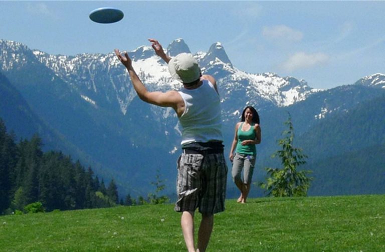 How To Throw The Frisbee Lifestyle Here